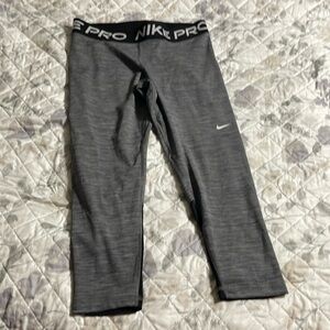 Nike Pro Capri pants L
